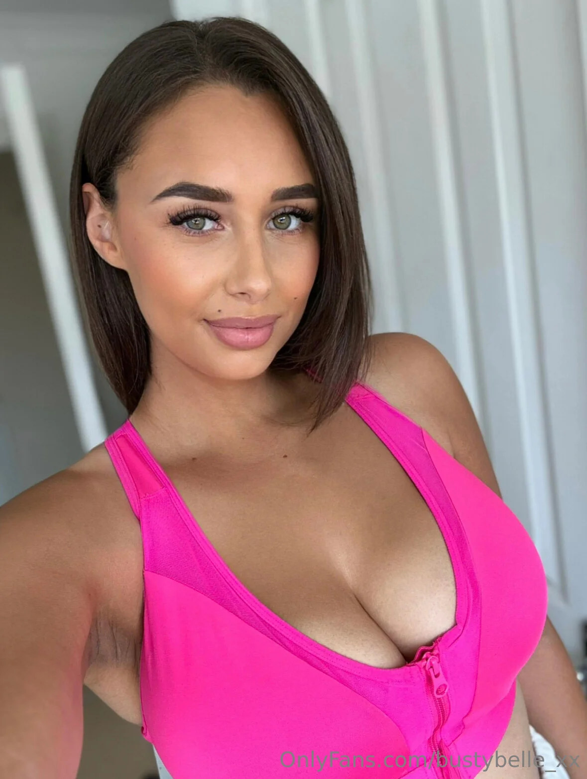 🇬🇧 𝑩𝒓𝒊𝒕𝒊𝒔𝒉 𝒎𝒐𝒎 𝒘𝒊𝒕𝒉 𝒃𝒊𝒈 𝒕𝒊𝒕𝒔 😜