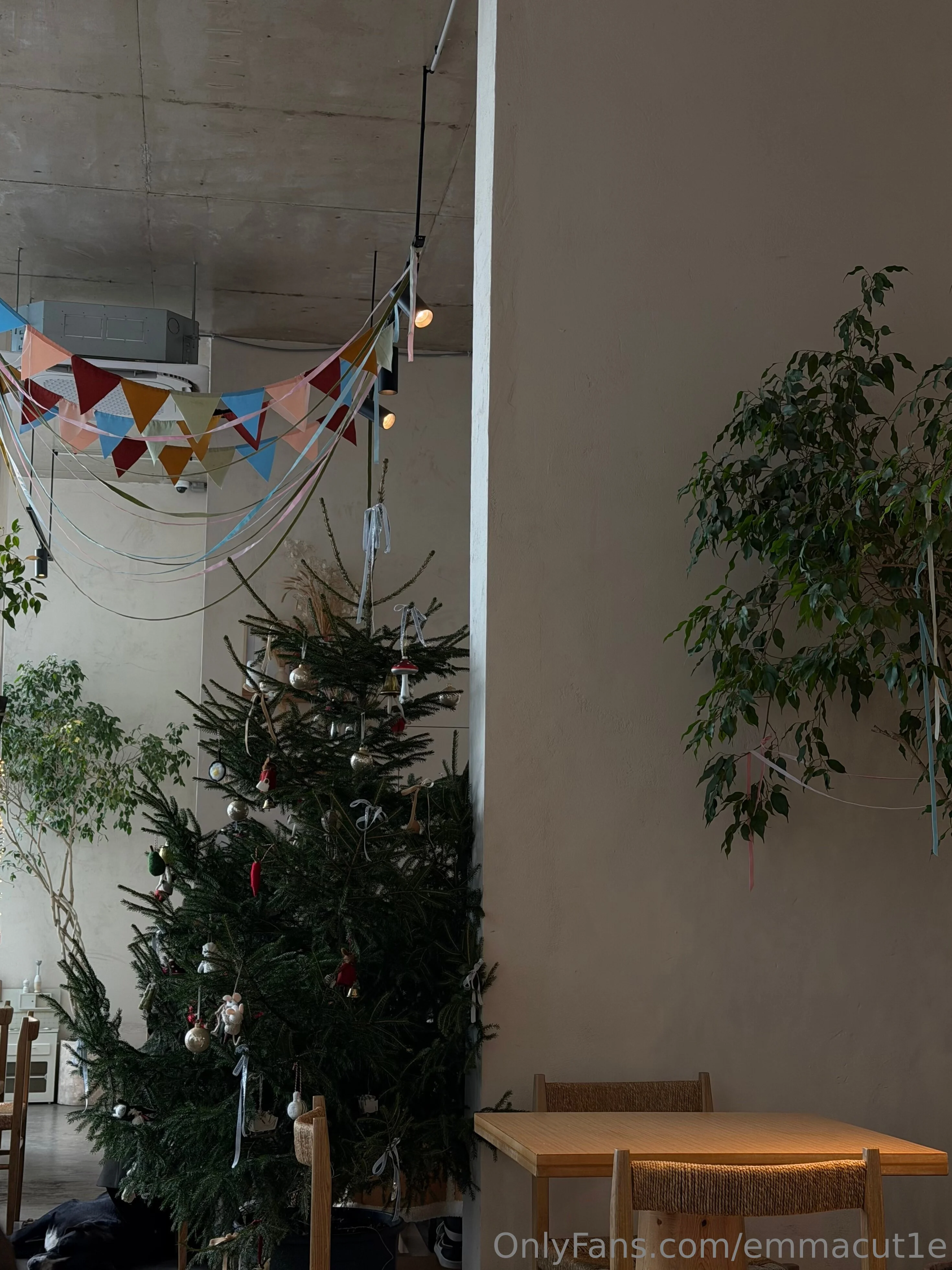 Emma the cutest girl on the OF 😇